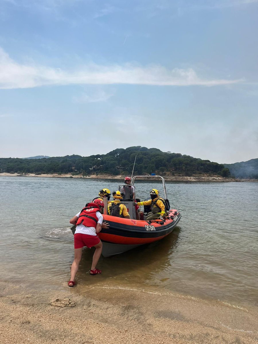 Durante el día de ayer se produjo un incendio localizado en una urbanización próxima al Pantano de San Juan, al que el equipo de <a href="/emergenciasCREM/">Emergencias CREM</a> trasladó vía embarcación a la brigada helitransportada para que pudiese acceder. 

Siempre unidos ante la emergencia💪