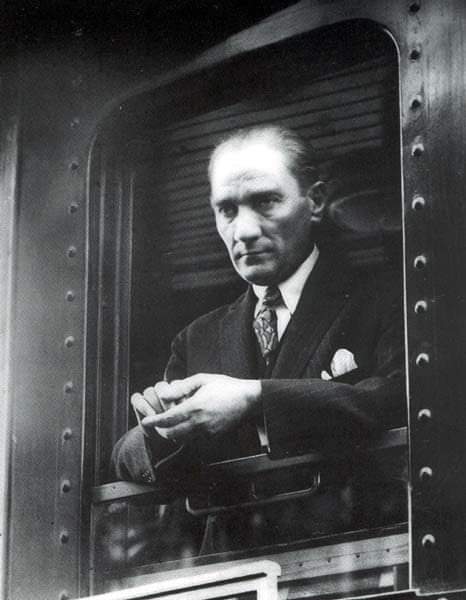 Bakmayın mevsimin yaz olduğuna Sen olmayınca buralar buz gibi...