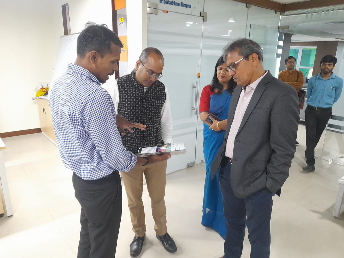 startup_odisha's tweet image. Hon'bl @SujeetKOfficial, Member of Parliament, Rajya Sabha and Hon'bl Executive Chairman @Omkar_Raii interacted with our startups Wooble and @avetilearning. 

#startupsinodisha #startupecosystem #odisha