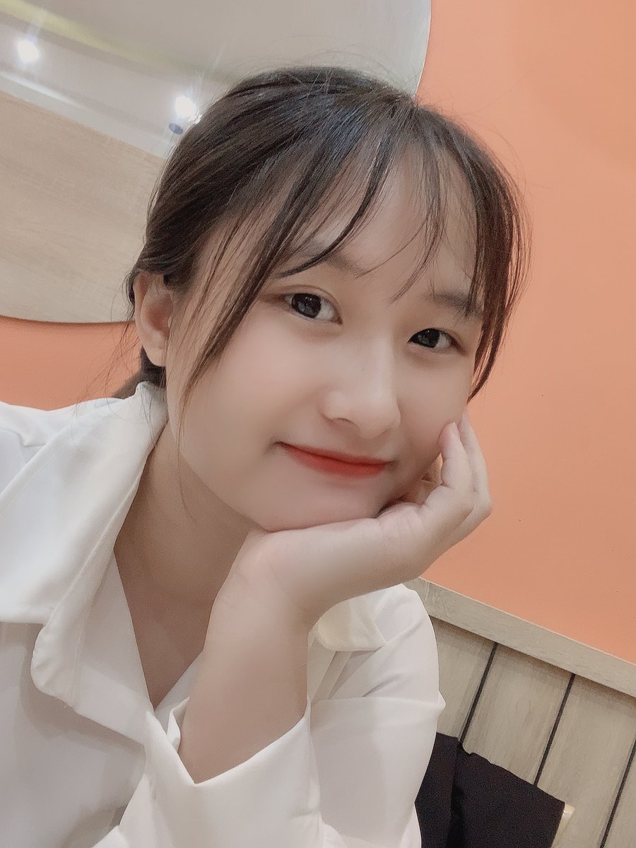 TranThuLien2's tweet photo. Nụ cười của em là nắng https://t.co/2yUakz5FI1