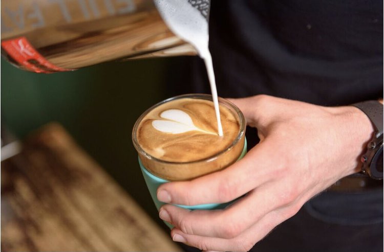 MonkeyCups1's tweet photo. Good morning shoutout to all the #baristas that keep us #refuelled every day! Tell us your favourite #coffee pit stop βοΈ
Make a small change to your daily routine & switch from single-use to #reuse. Small change. Big impact.
#MonkeyCups #PlasticFreeJuly #refill #repeat β»οΈ https://t.co/NGGUZXUbsK