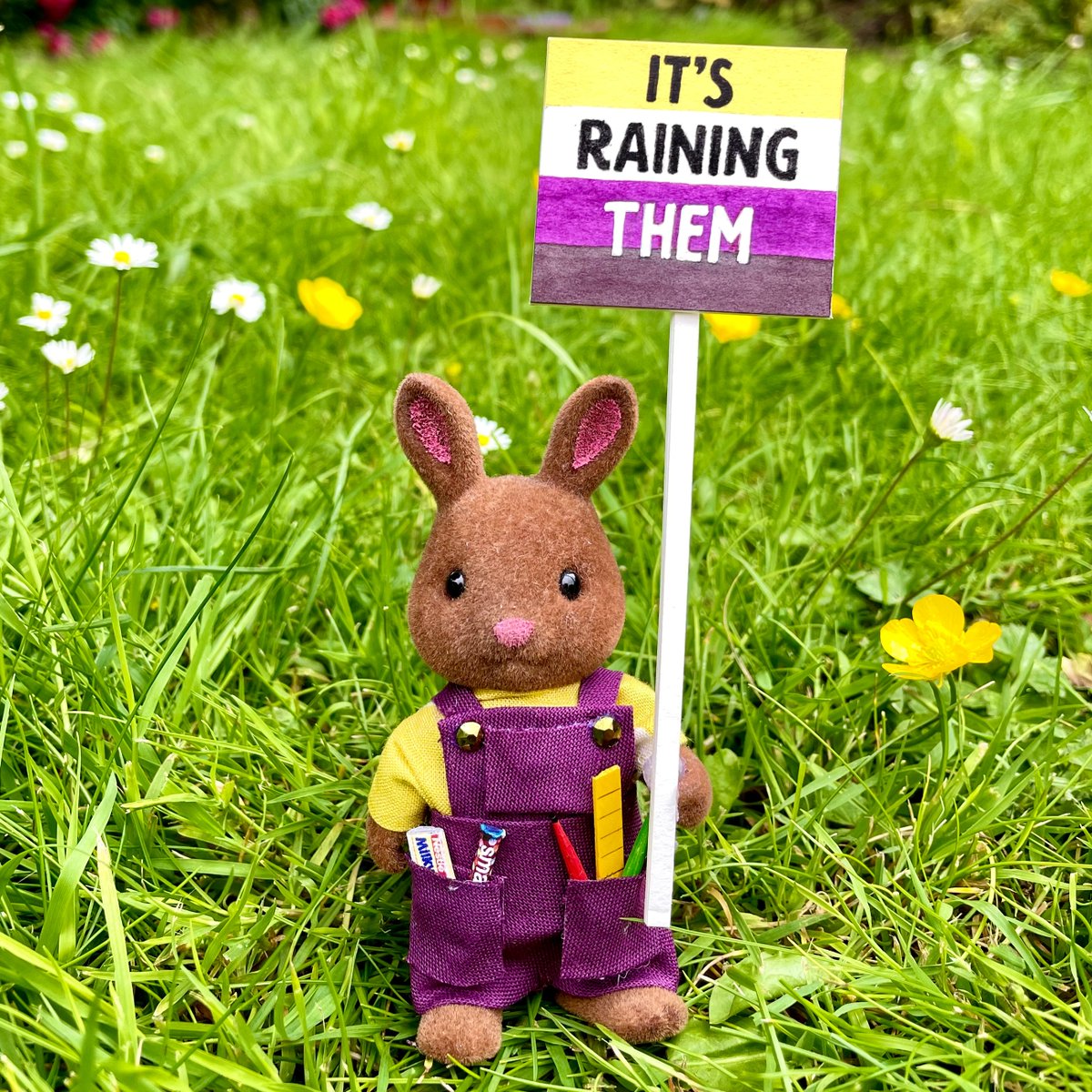 transciscollect's tweet photo. Happy International Non-Binary People’s Day to all our amazing NB friends in publishing, and our readers and their families! 
#nonbinarypeoplesday 💛🤍💜🖤 https://t.co/dTolzB42Lb