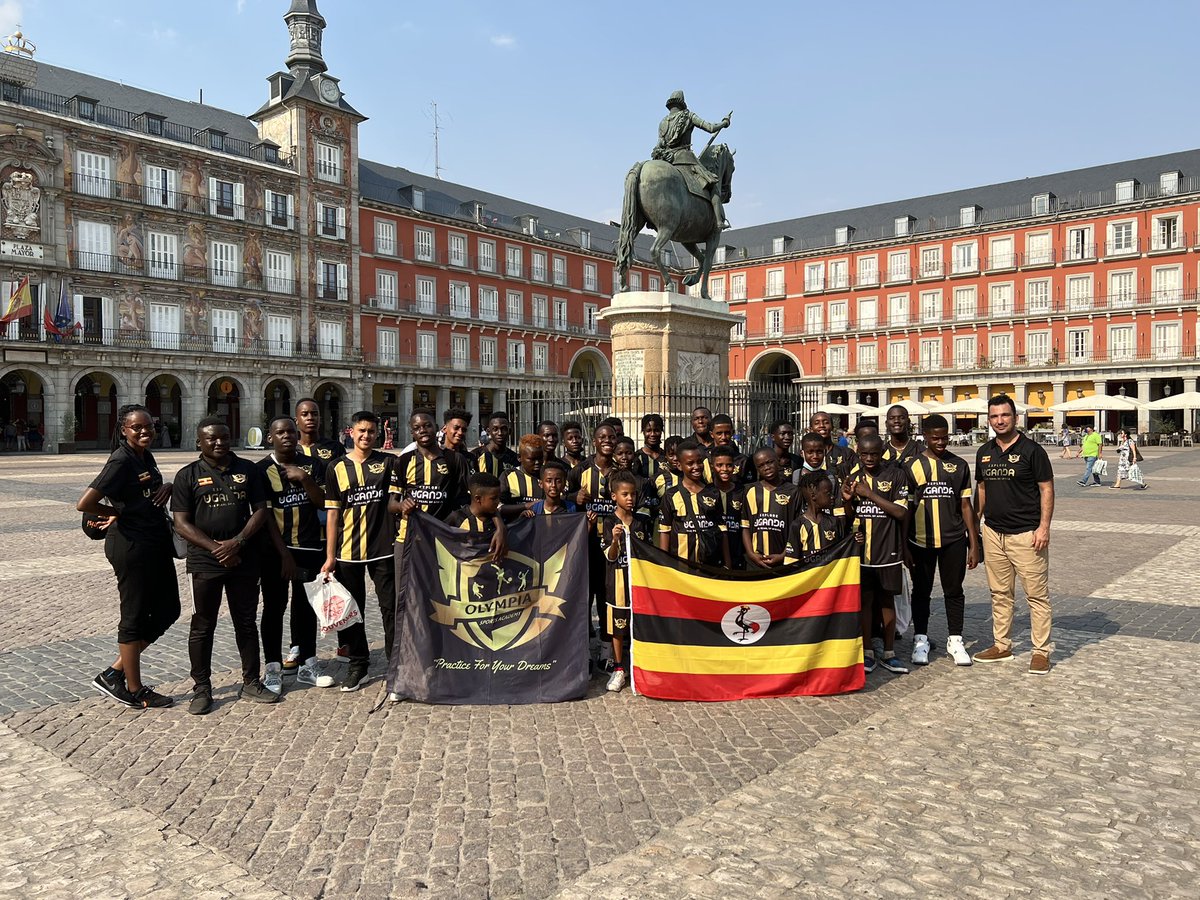 omerselli's tweet photo. Oli otya Uganda..🇺🇬😊🖤💛🇪🇸 @olympiasportsac 
#Olympia #exploreuganda

@ExploreUganda @wekesa_amos @RugyendoQuotes @jackiearinda @adoniaayebare @CanaryMugume @SMusherure  @Ugandalodgesltd @agesafarisug @AndrewMwenda @keith_ashaba @KigoziMaggie @Mrkigozi @kasujja @MKarekye https://t.co/T5MxfXWimZ