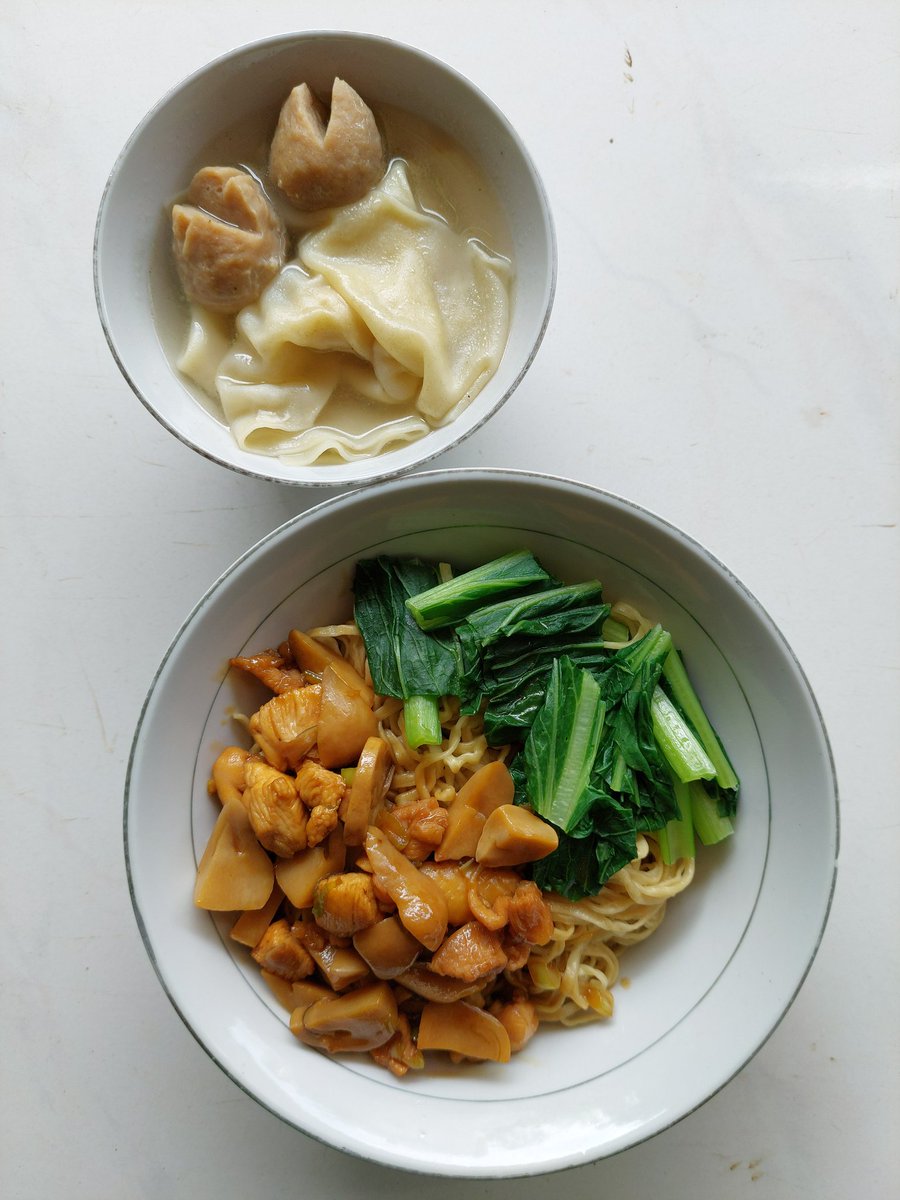 gembeshit's tweet photo. Yuk yang disekitaran jaksel, bisa banget nih mampir ngeMie di "Bakmi MM" pondok labu. Rasanya enak &amp; harga terjangkau. Ada juga berbagai menu makan &amp; minuman lainnya. Bisa juga dipesan melalui Gofood, Shopee food, Grabfood dan juga Wa.

Mari mari. 🍜
Loc : https://t.co/NrkddICnZ7 https://t.co/8goknQen8J