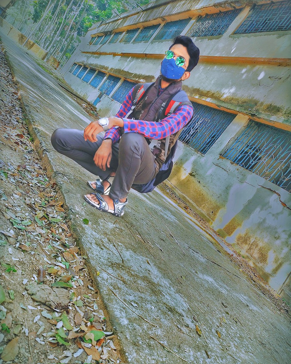 Sath dene wale 
  kabhi halat nahi
         dekhte,
_🥀🖤🌺💗🖤🥀_
 Aur halat dekhne 
wale kabhi sath nahi
        Dete.. 💯
#naturelover
#Trending 
#Sad