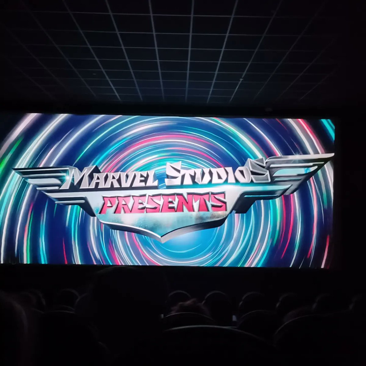 lucducatibcn's tweet photo. @Cinesa #thorloveandthunder una película diferente con toque humor de los ochenta  y con música de @gunsnrose para pasar el rato de risas en @Cinesa @MarvelSpain
 #yovoyalcine #cinesadiagonal https://t.co/oZaSi10zd6