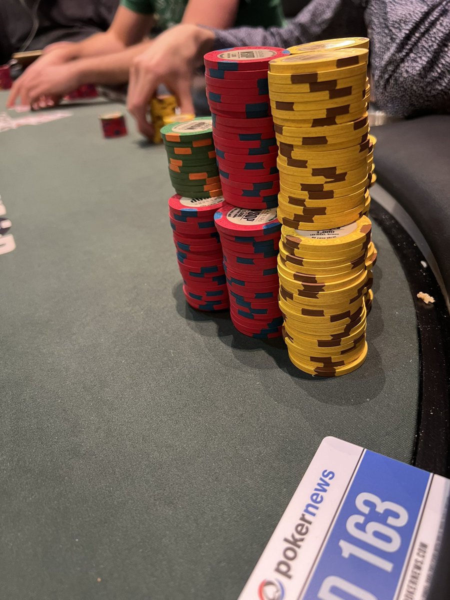 Razz chip porn! 1.05m at 12/24k, 18 left