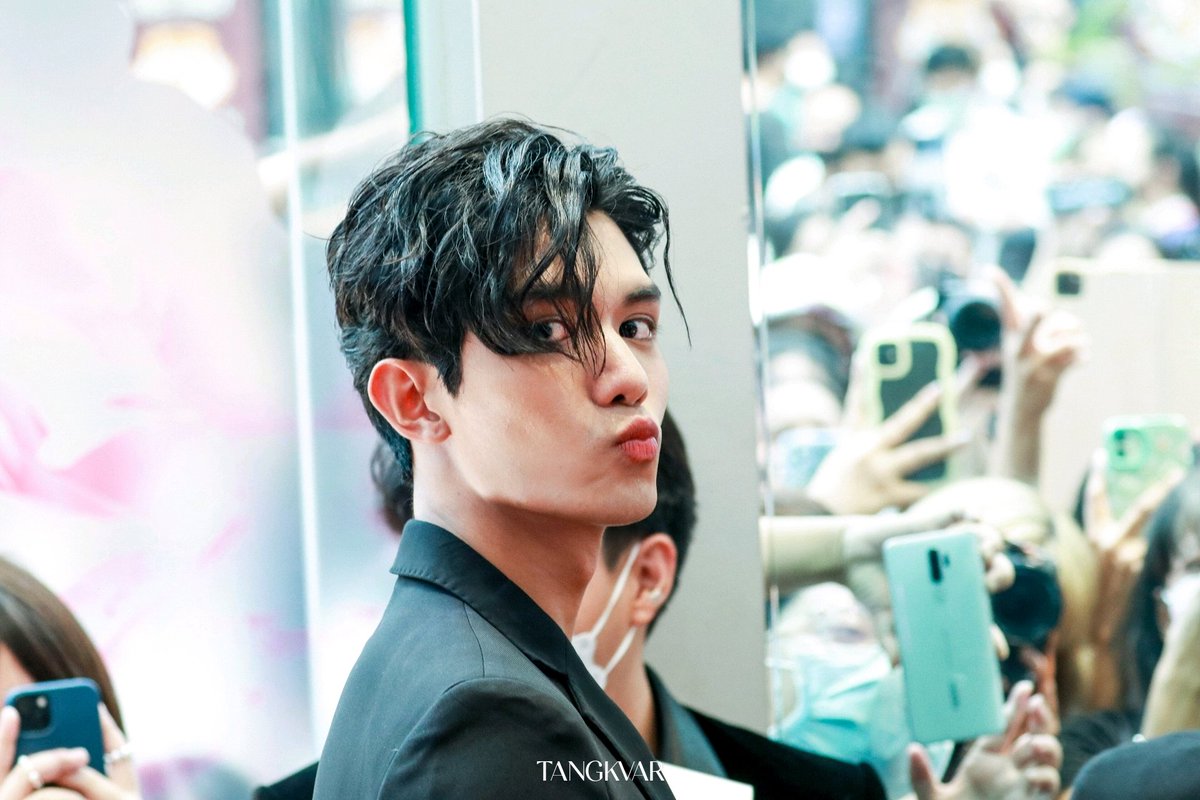 tangkvar_13's tweet photo. 100722 | BEAUTRIUMxNETJAMES
จะเสกพี่มาให้เป็น My Boo 😘🖤👑
@netsiraphop
#เน็ตเจมส์ #NetJames #netsiraphop
#NetJamesLoveSi #หอมฟุ้งสุดฟินกับเน็ตเจมส์ #BEAUTRIUMxNETJAMES https://t.co/G5gpqnEk98
