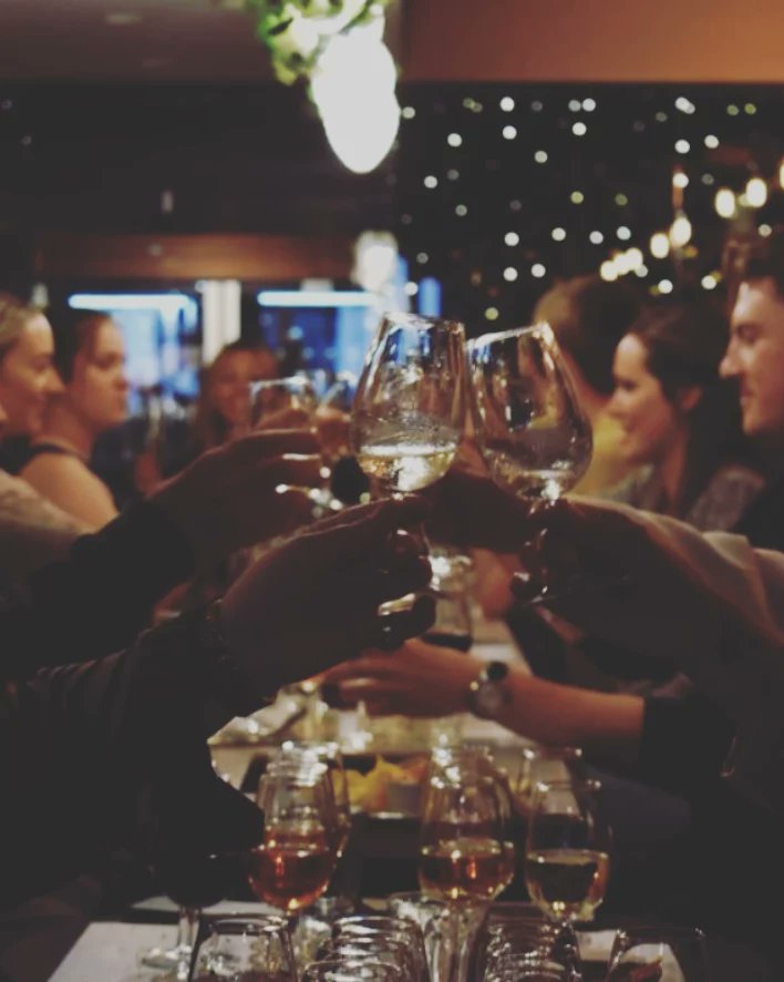 lauralingovino's tweet photo. An incredible evening hosting the first Wine Club at BOBO in #liverpool!! 6 wines from the Iberian peninsula; crisps dry whites, to sultry rosés and a gorgeous Crianza from @bodegasmanzanos
More #winetasting experiences to come from @lauralingovino 🍷🍇🥂🍾 #liverpoolexperience https://t.co/BM5G80Pkjr