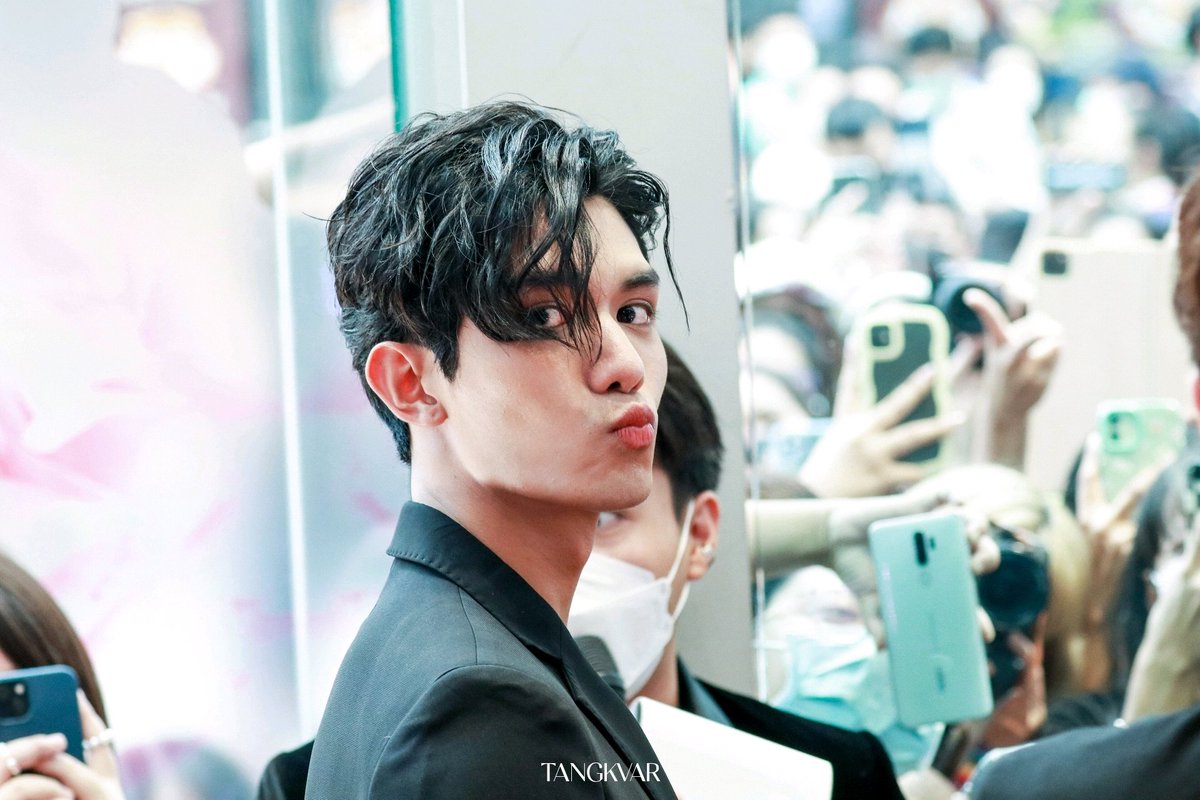 tangkvar_13's tweet photo. 100722 | BEAUTRIUMxNETJAMES
จะเสกพี่มาให้เป็น My Boo 😘🖤👑
@netsiraphop
#เน็ตเจมส์ #NetJames #netsiraphop
#NetJamesLoveSi #หอมฟุ้งสุดฟินกับเน็ตเจมส์ #BEAUTRIUMxNETJAMES https://t.co/G5gpqnEk98