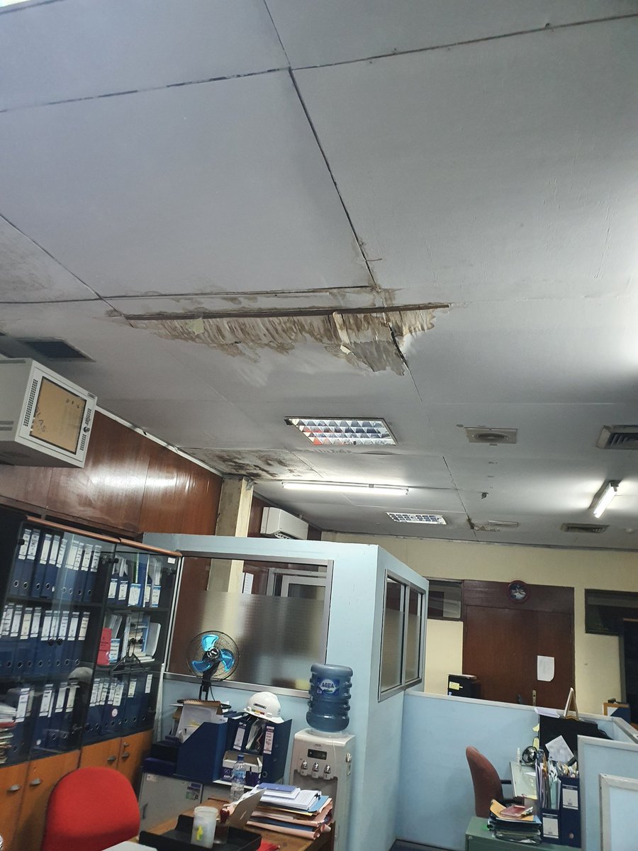 p_winza's tweet photo. Berkunjung ke kantor pusat PDAM, ngeliat ud bolong2 gni. Kdg ksian jd ga kaget byk pipa di Jakarta jg mengalami kebocoran. Inilah pentingnya kebeRPihakan anggaran. Bkn utk yg sekali balapan dan panggung2 seremonial yg skali habis. https://t.co/DLIjw8B6ln