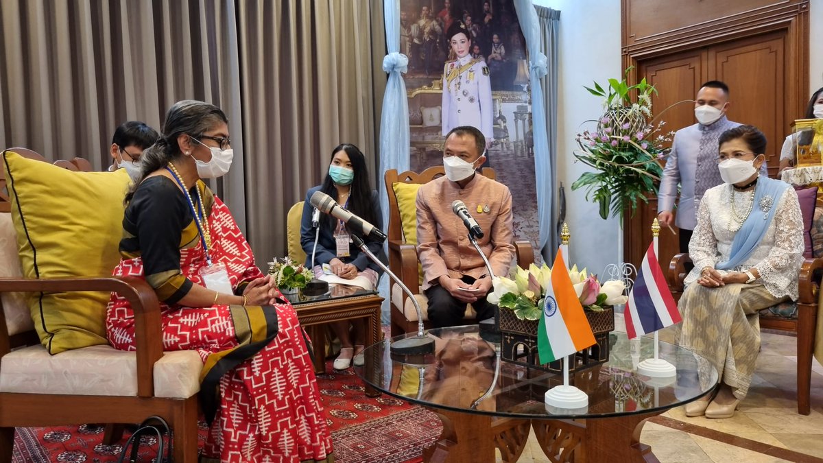 IndiainThailand's tweet photo. Amb Suchitra accomp by Amb (Retd) Swaminathan &amp; Counsellor Sandeep attended #CandleFestival of #UbonRatchathani on auspicious #ashadhapurnima day, celebrated in 🇹🇭 as #AsalhaBucha Day. She also called on Ubon Governor H.E  Pongrat Piromrat.

@MinOfCultureGoI https://t.co/U3291UwqBh