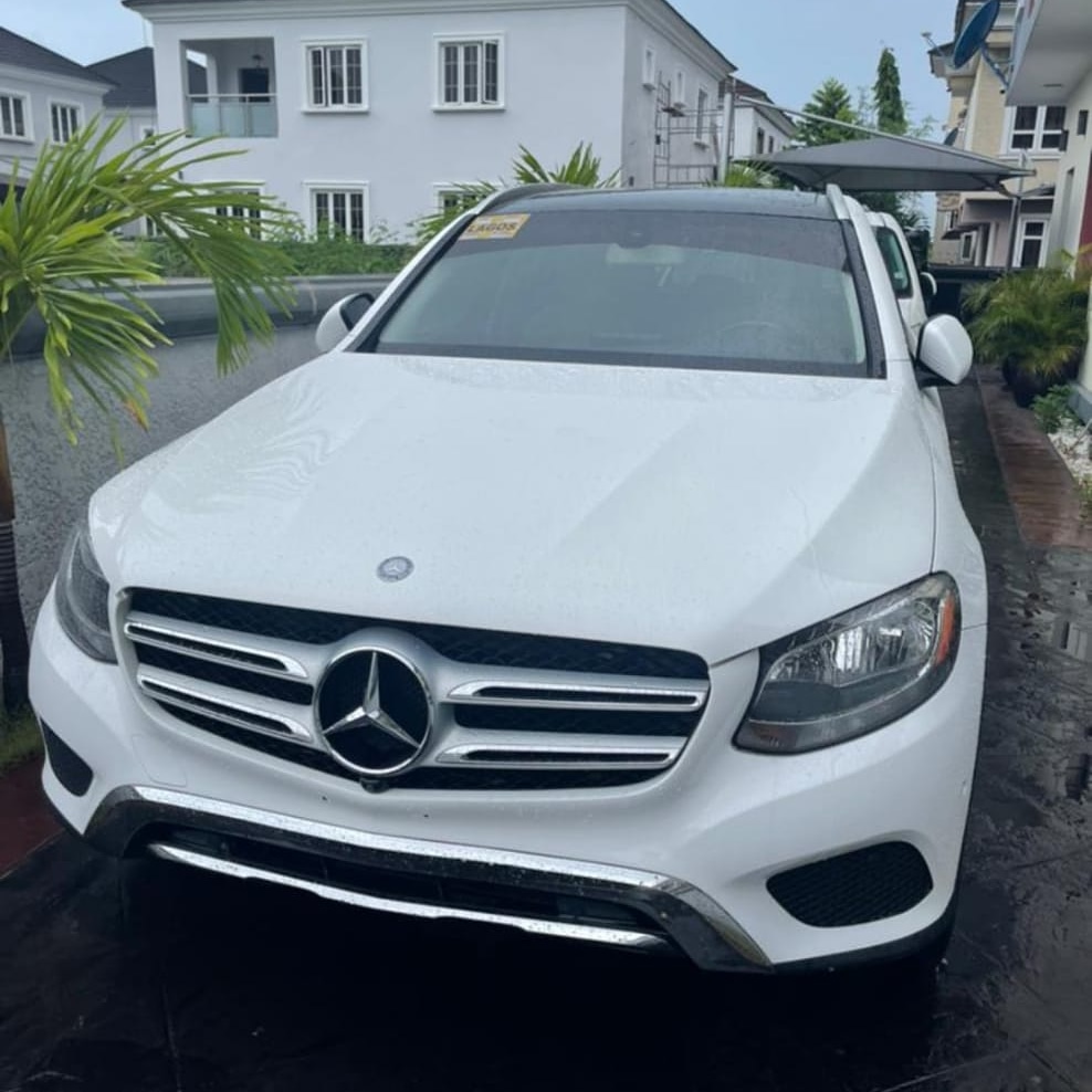 MELVINSAUTOS's tweet photo. 2016 foreign used Mercedes Benz GLC300, with panoramic roof, thumbstart. 5 cameras, total accident free Now Available ‼️
*Location is Ikotun https://t.co/AGYJIjCWcK
