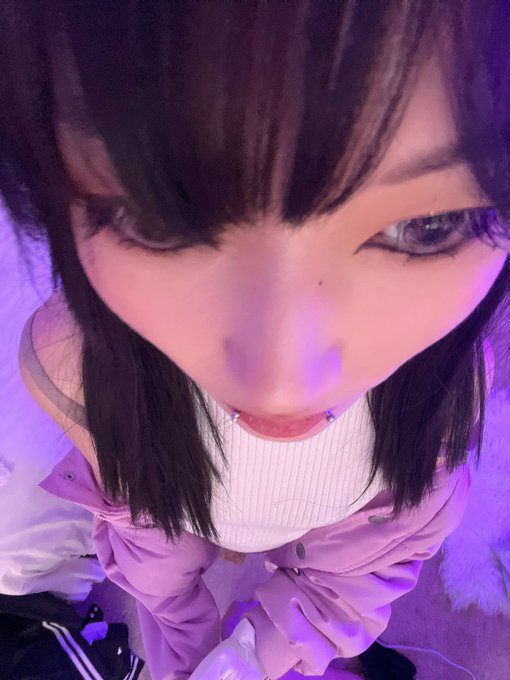 2 pic. I bought a selfie stick :) https://t.co/DCPlcZNU1Z