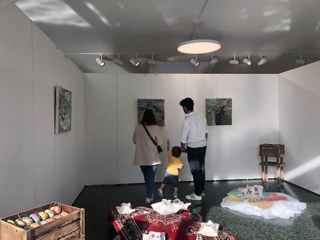 MichaelEdenArt1's tweet photo. I was so pleased to be sent this image, apparently the child in yellow really liked my work π #myonlyfan https://t.co/3b5jLaeizV