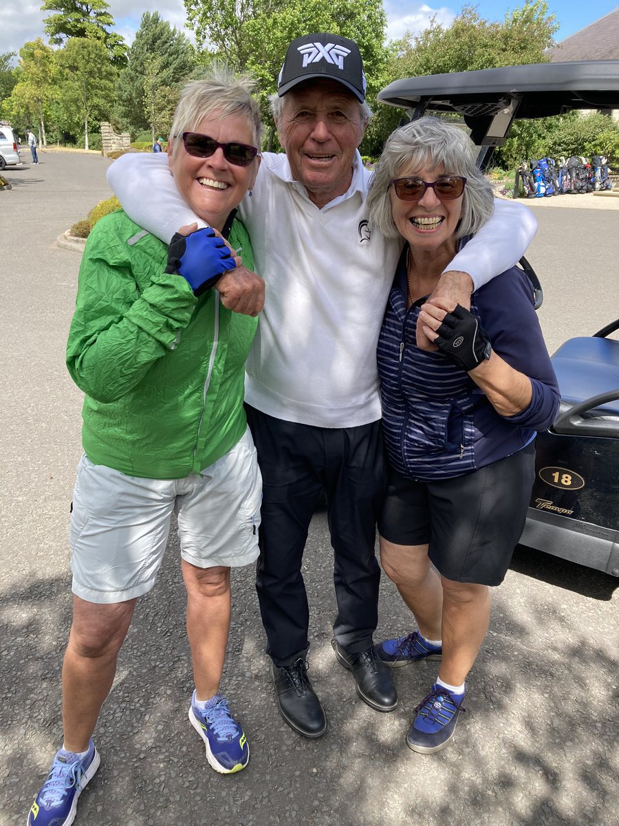 rochdalegc's tweet photo. What good fortune for the @rochdalegc ladies @antro52 &amp; Sharon W meeting the legend that is @garyplayer ⛳️ as they cycled through @dukesgolf #StAndrews yesterday 🚴🚴
Gary pictured with his “two cycling chicks”💕
#TheOpen https://t.co/G9VtdD7aqM