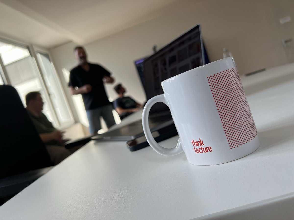 thinktecture's tweet photo. Wir haben noch nicht genug! Auch heute widmen wir uns wieder dem Thema #Research 🧠
Auf der Agenda für den Vormittag stehen #LightningTalks. Dazu haben die Kollegen Themen gesammelt, zu denen sie etwas erzählen oder erfahren möchten. Los geht's! 
#gettogether #learntogether https://t.co/Hkl0T7ZXxL
