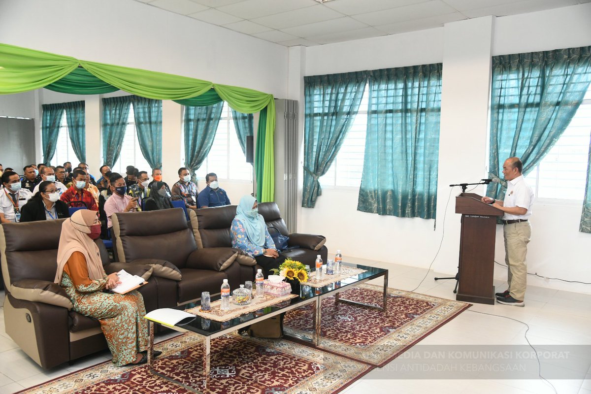 AADKMalaysia's tweet photo. LAWATAN KERJA KP AADK KE PUSPEN KUCHING

Ketua Pengarah Agensi Antidadah Kebangsaan (AADK), Tuan Sutekno Ahmad Belon mengadakan lawatan kerja ke Pusat Pemulihan Penagihan Narkotik (PUSPEN) Kuching, Sarawak pada Khamis. https://t.co/sy0G3XqgvG