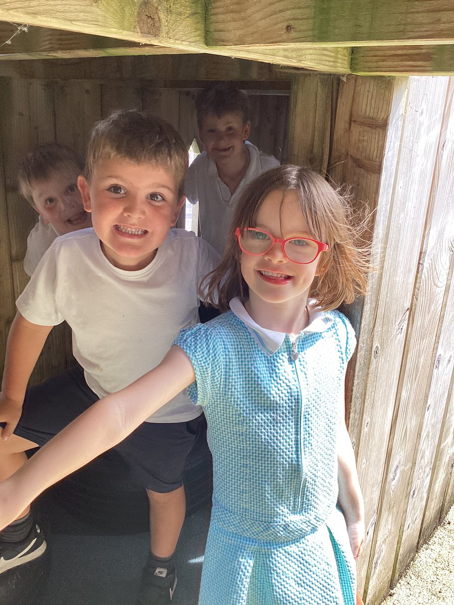 CFS_Goldfinch's tweet photo. Enjoying the sunshine this afternoon #schooldays #makingmemories https://t.co/2atVKhpsWp