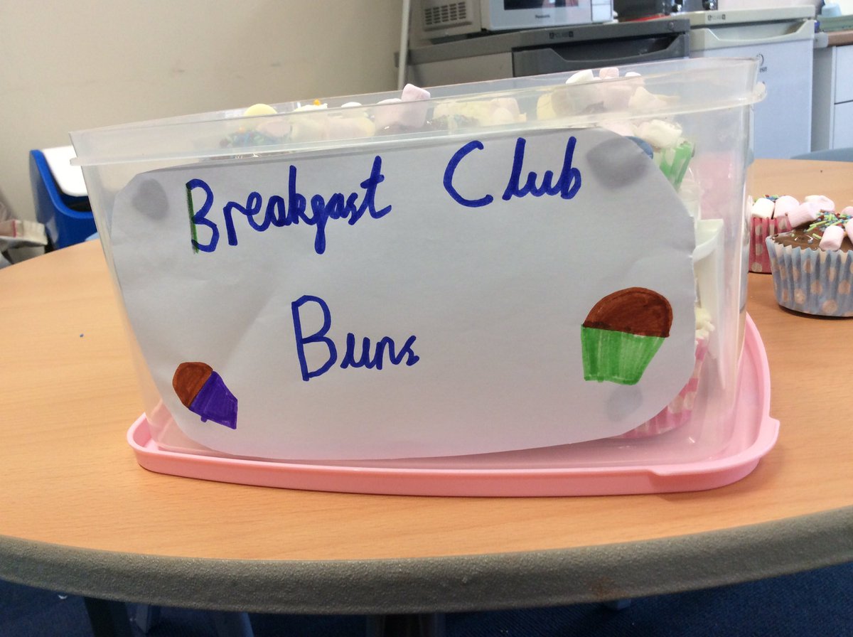 staynorHprimary's tweet photo. Team Breakfast have been getting ready for the Summer Fayre today and are excited to purchase their creations later🧁🧁🧁#summerfayre #cakes #cakestall https://t.co/4c4cb4sKvu