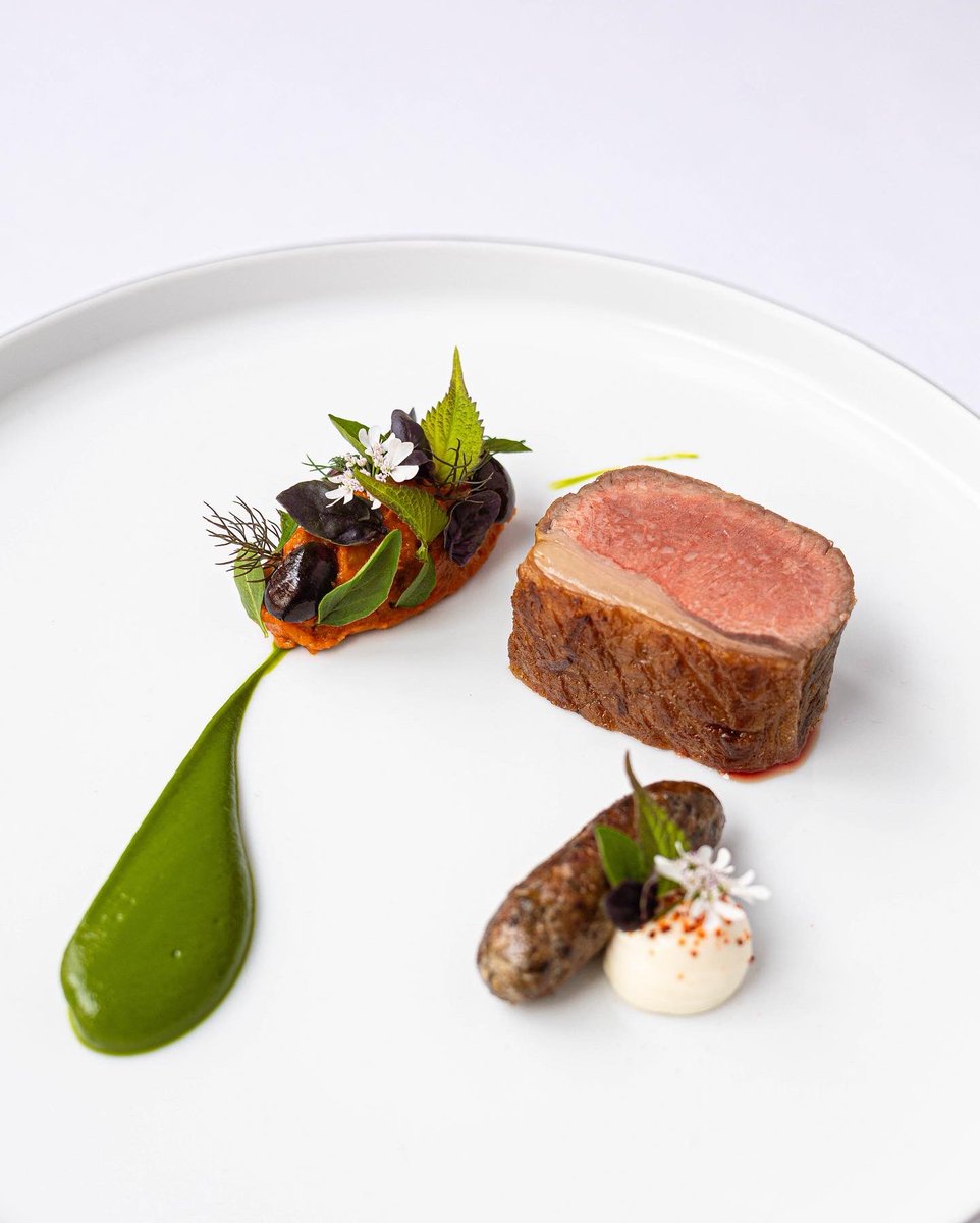 GordonRamsay's tweet photo. Absolute perfection at Restaurant Gordon Ramsay. @GordonRamsayGRR https://t.co/V5mlbN8xMr