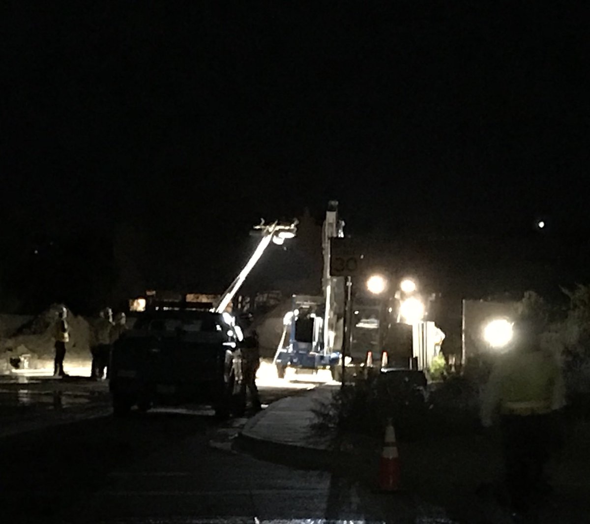 CBS4Photogs's tweet photo. Crews are still working to restore water to a west side neighborhood off Ojo de Agua. https://t.co/6xLX01bDaQ