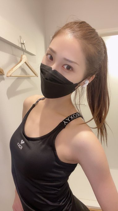 早めにジムきました😈💪🏻  仕事は一旦休憩😤  みなさま今日もお仕事お疲れ様でした😆🎶 https://t.co/4wDjESxINc