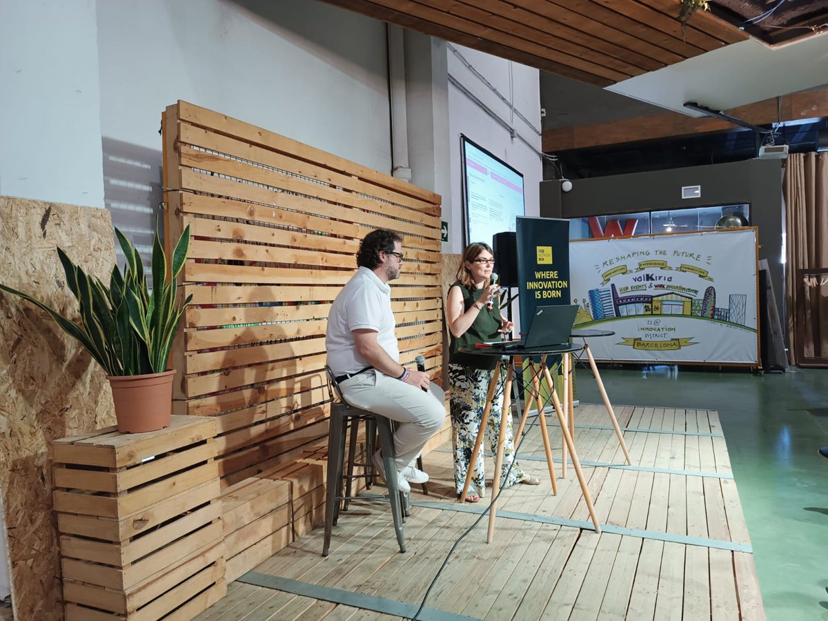 22networkbcn's tweet photo. “Syrah és una solució innovadora que ajuda a les empreses i institucions a complir amb els seus objectius estratègics i amb els compromisos de l’Agenda 2030, així com comparar-se amb els estàndards del sector” exposa l’Anna Escamilla, Product Owner de Syrah, en el #22Breakfast. https://t.co/Y02qgUpqjY