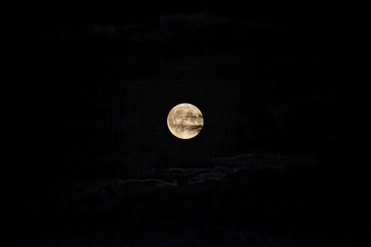 streuverluste's tweet photo. #Supermond von #Eilenburg aus gesehen. #Sachsen https://t.co/mHIrx5XZJo
