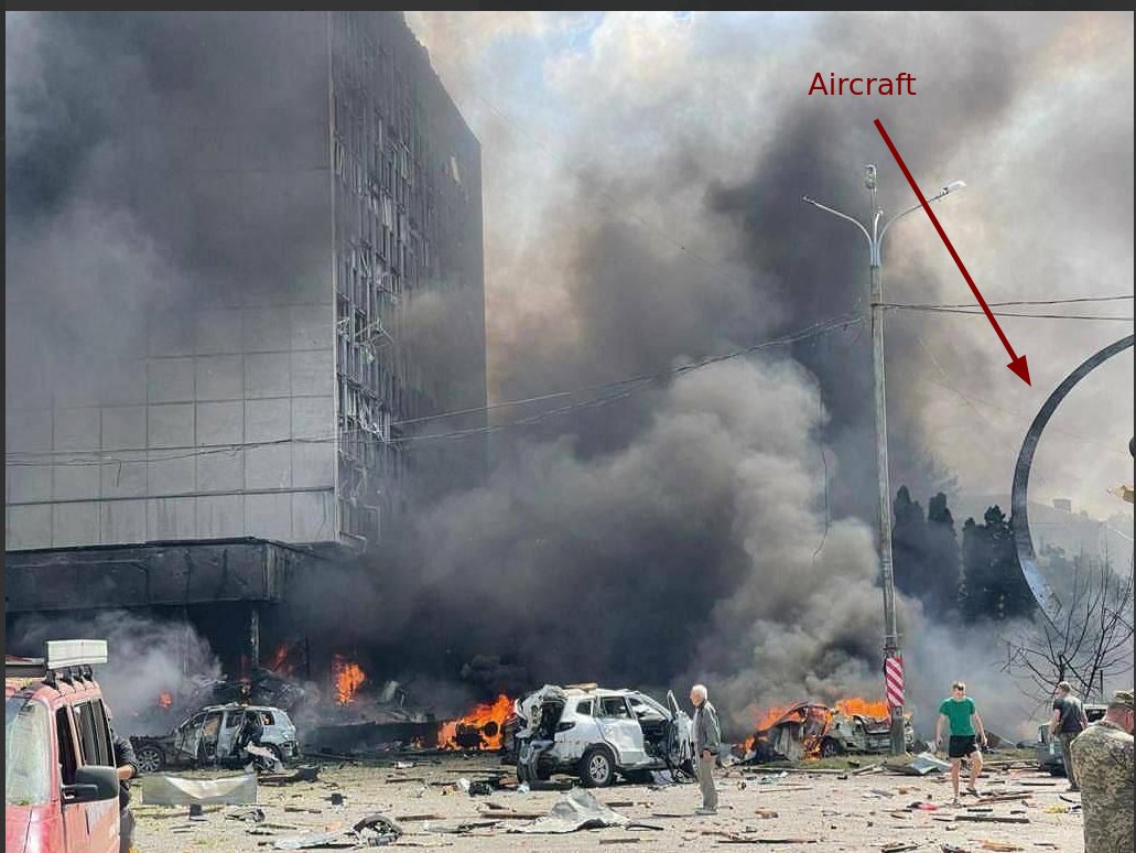 davert's tweet photo. This is the center of Vinnytsya. 

Today another russian rocket hit that building. I can suppose they have targeted the monument of WWII aircraft. But probably they didn't target at all wishing to kill as many people as possible.

It's like 9/11 every day #RussiaTerroristState https://t.co/Jsj2tDesUg