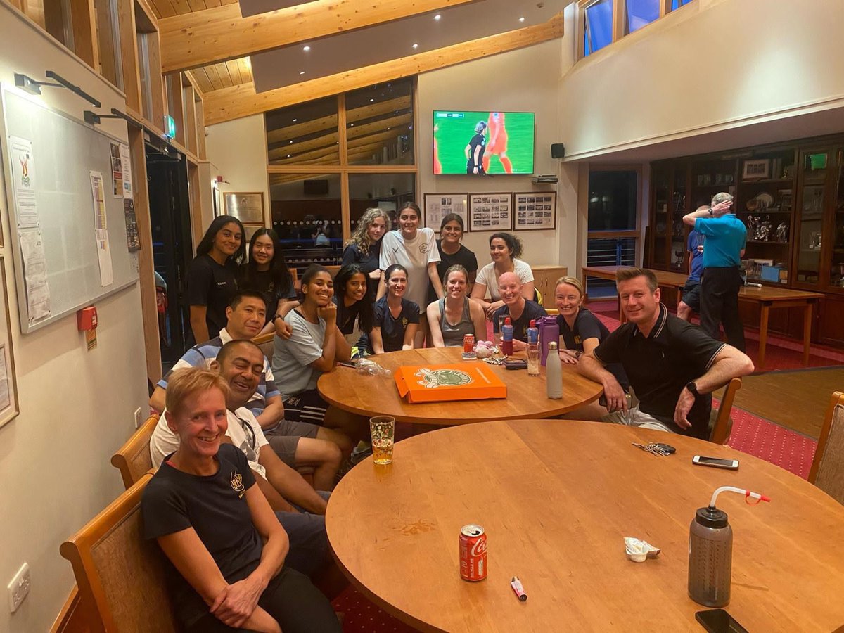 HarrowHC's tweet image. The ladies completed their summer league with a 4-2 win last night.  It's been a great summer of hockey!  Now onto Pre-Season training, starting the first week of August, get down and join in 🏑😀