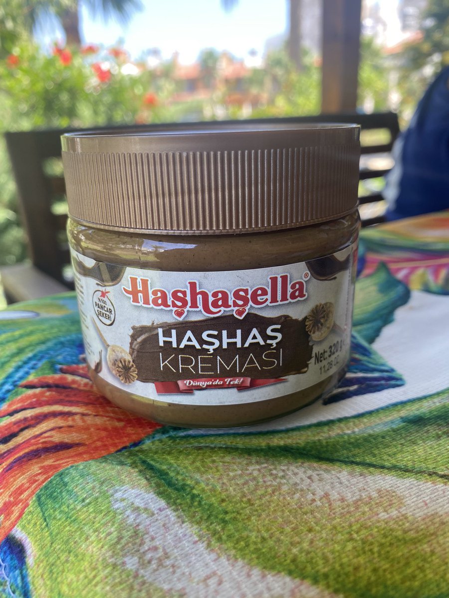 ischmann's tweet photo. Bir an kendimi Miami Gümrük Polisine bu ürünü açıklamaya çalışırken hayal ettim. #hashhash https://t.co/HI5DAxPn8I