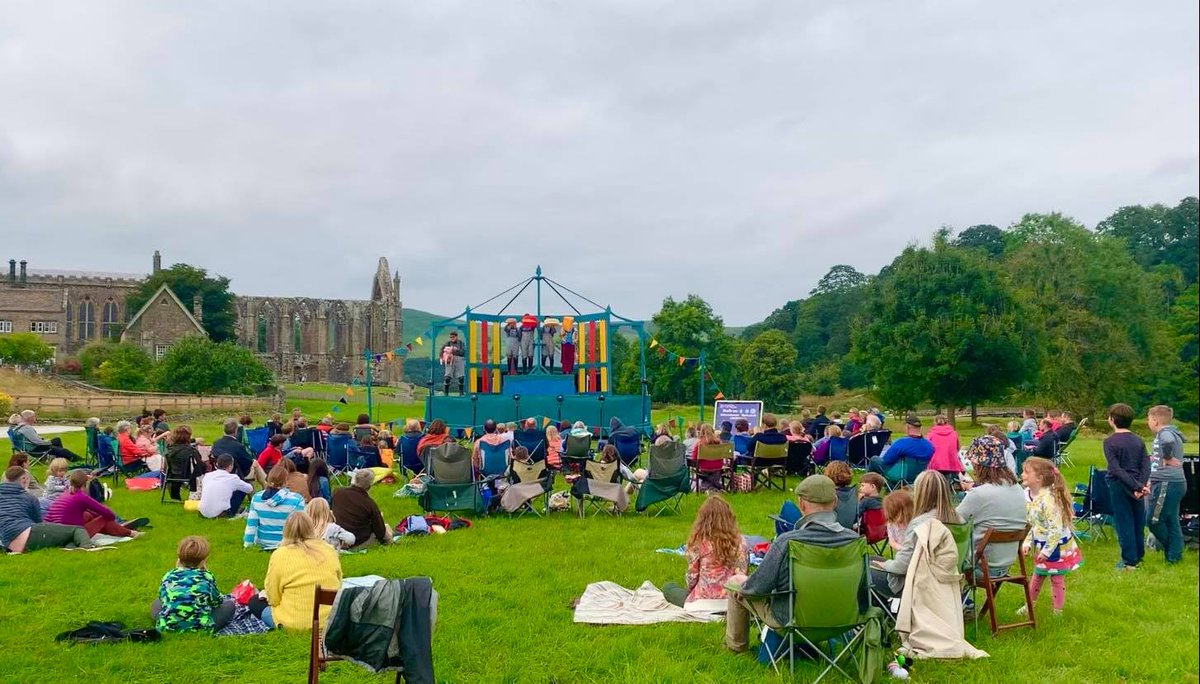 🎭There are still some tickets available
for this Saturday’s outdoor theatre performance of
Peter Pan. The sun is due to be shining and delicious
food and drinks will be available too! 🎭

Come and join us for a great show!

boltonabbey.com/whats-on/outdo…
yria/