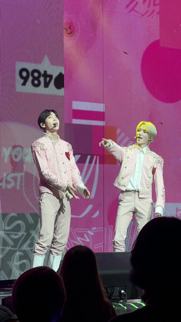 archiveoftxt's tweet image. #soogyu in atlanta!!