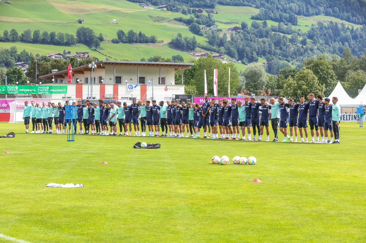 s04's tweet photo. Traurige Nachrichten für die Schalker Vereinsfamilie: Im Trainingslager in Mittersill ist aus noch ungeklärten Gründen ein Anhänger der Königsblauen verstorben. Der FC Schalke 04 ist in Gedanken bei seiner Familie und seinen Freunden. Unser tiefes Mitgefühl gilt ihnen. https://t.co/f7kaZEzVRR