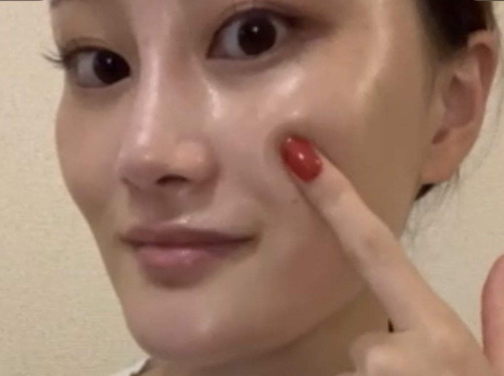ACNAL_official's tweet photo. アクナル愛用社員の肌はみんな綺麗な件…。

土台を整えるから、生活習慣に左右されない肌にしてくれるアクナルの威力はやっぱりスゴイです🥹
By開発者

#ノンフィルターでこの綺麗さ
#みんな社員
#アクナル愛用者
#ツヤ玉 
#たまご肌 🥚 https://t.co/Fc50vRtnAW