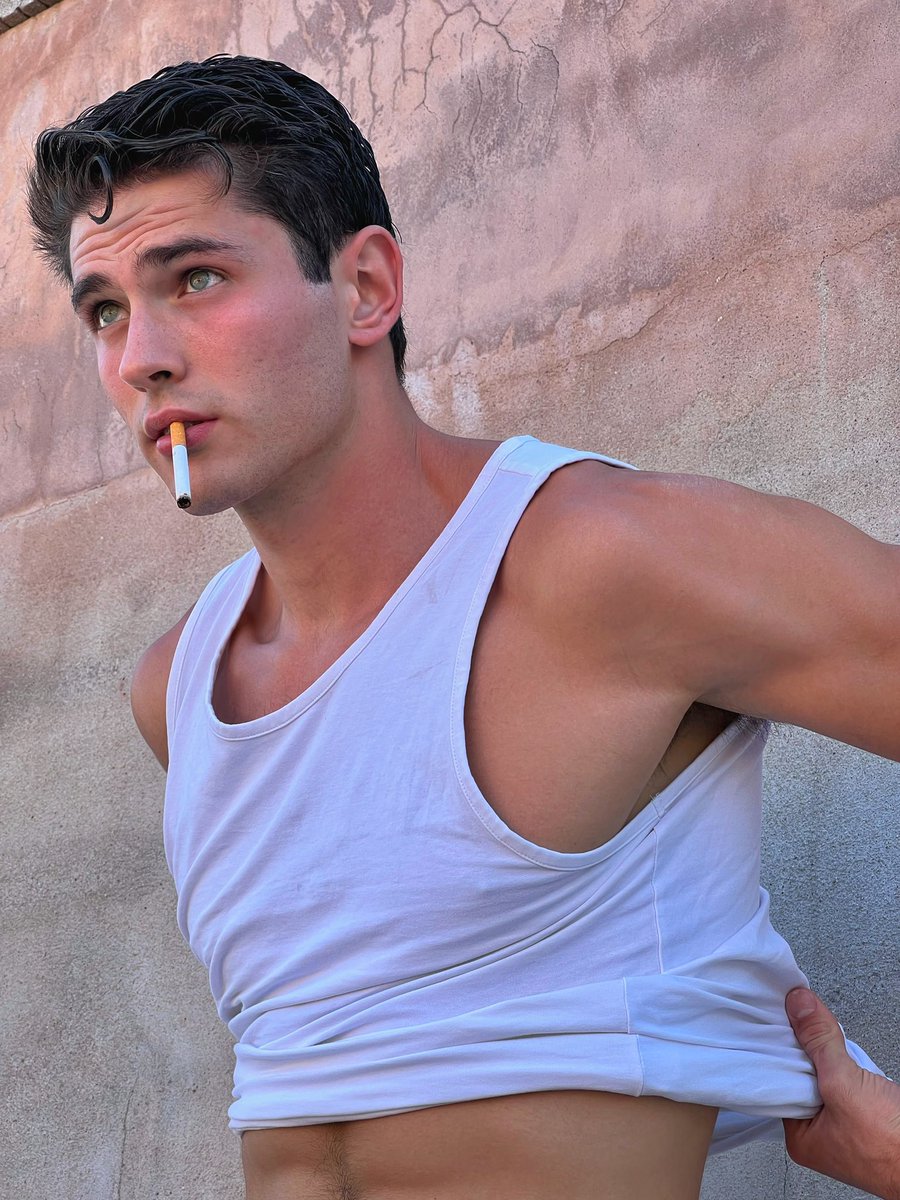 danigarcii4's tweet photo. Some Marlon Brando vibes https://t.co/thRF9oSdVv