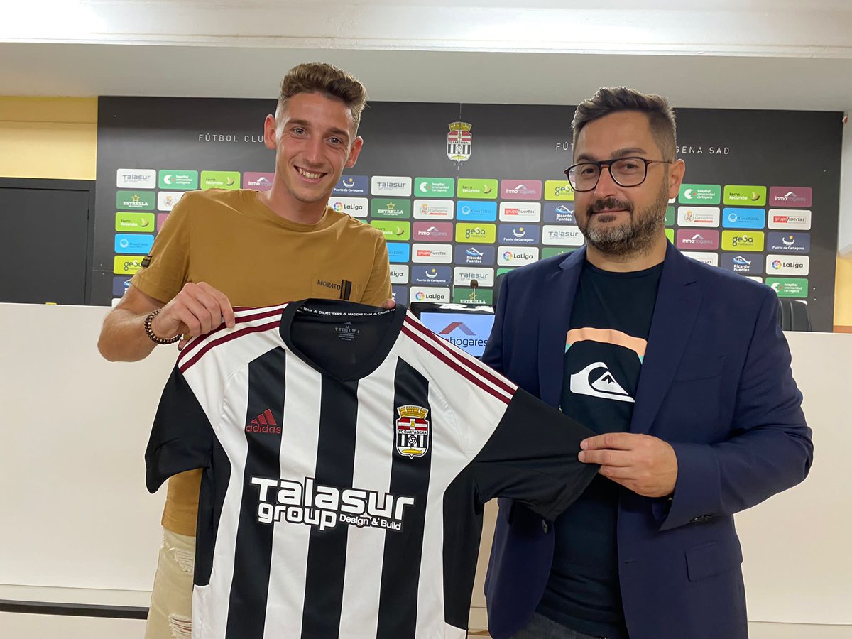 🤩 ¡<a href="/OscarArribas10/">Oscar Arribas</a> ya luce la albinegra!

#BienvenidoArribas