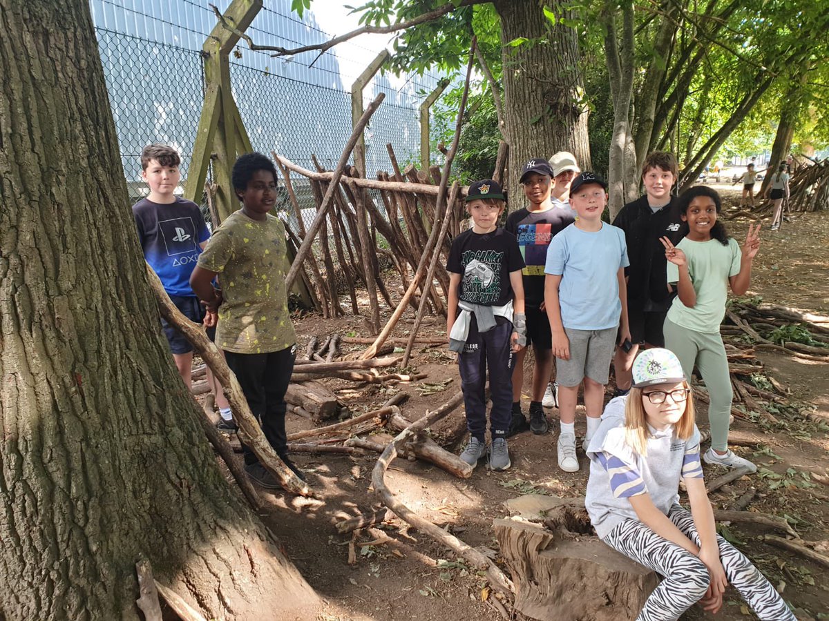 Harris_JAC's tweet photo. Shelter building #HJAC https://t.co/ig8NGUPqTc