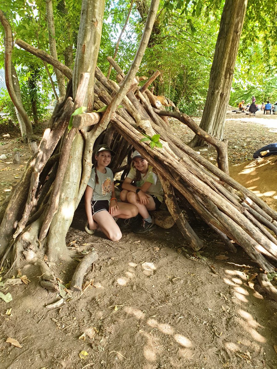 Harris_JAC's tweet photo. Shelter building #HJAC https://t.co/ig8NGUPqTc