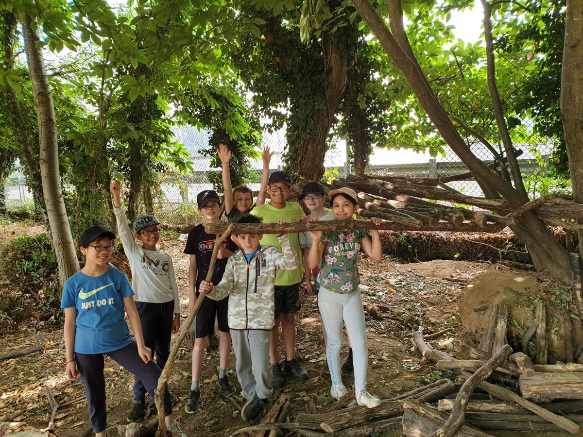 Harris_JAC's tweet photo. Shelter building #HJAC https://t.co/ig8NGUPqTc