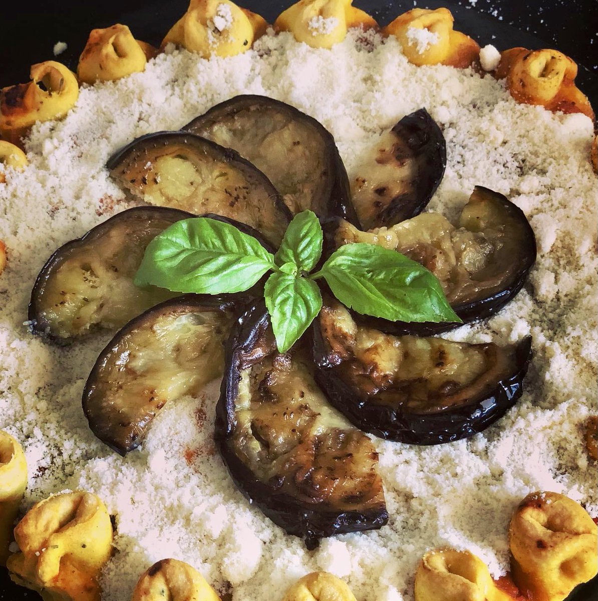 de_marse's tweet photo. La Fringale Provençale vous attend tous les jeudis de l’été à #RocherMistral au Marché Provençal, à La Barben. Culture, traditions et gastronomie ! https://t.co/p6wbOqvax3