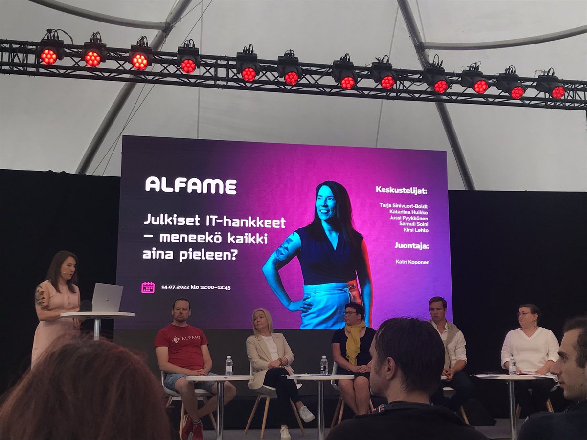 miirariipinen's tweet photo. ”Onnistuneet #julkisethankinnat ja IT-ratkaisut satavat suoraan veronmaksajan laariin” 💶 💻kiteyttää loistavasti @katariinahuikko @Kuntaliitto @JHNYneuvoo #SuomiAreena ”Julkiset IT-hankkeet - meneekö kaikki aina pieleen?” by @AlfameSystems https://t.co/DAUA1bNCGn