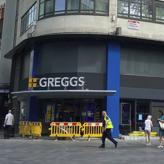 Mr_Dave_Haslam's tweet photo. The building at 1, Leicester Square, London that was once the short-lived superclub Home - Paul Oakenfold was the resident DJ - is about to become a huge 1,500 sq ft flagship branch of Greggs @Mixmag @pauloakenfold @DJmag @SecretDJBook https://t.co/aIsjBiTq80