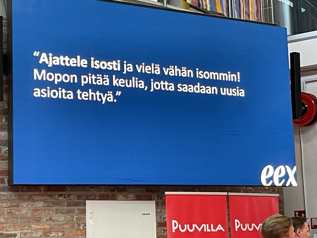 Kädet saveen ja mopo keulimaan! 👍 Tarvitaan rohkeutta, tahtoa ja energiaa että uskaltaa mennä pois mukavuusalueelta. ”Nyökyttely ei johda mihinkään”… #SuomiAreena twitter.com/elisakitunen/s…