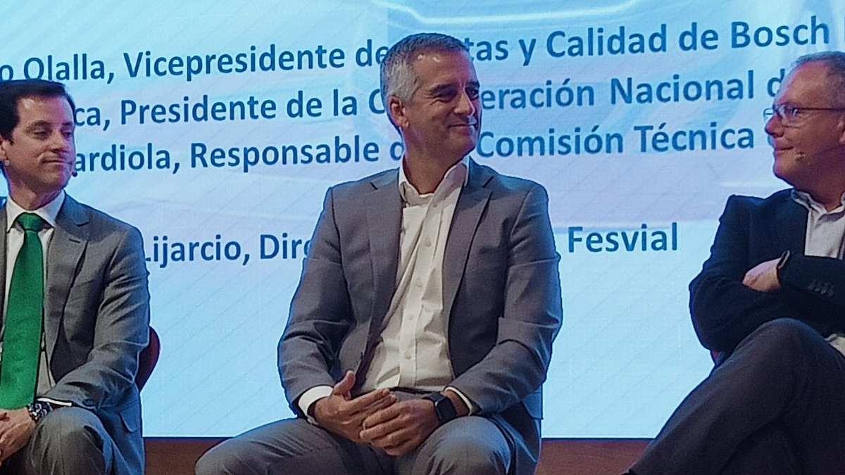 👤Enrique Lorca, presidente de CNAE, interviene en la mesa de debate sobre sistemas ADAS⤵️

🗣️"Los ADAS son una ayuda, pero no sustituyen al conductor. La formación en estos sistemas es necesaria para evitar siniestros viales". 

#ADAX #autoescuelas #seguridadvial