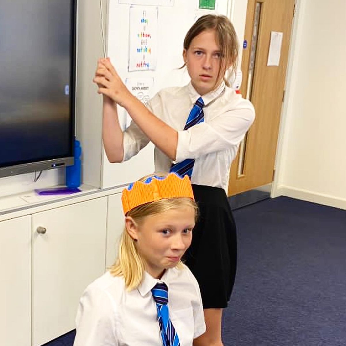 ChaseHighSch's tweet photo. Year 7 pupils used their communication skills in history & held a trial for LORIC week.
They explored whether Charles I should be found guilty of high treason. 👑
The verdict was guilty - off with his head! 😲
#history #loricweek #trail #charlesthefirst #chasehigh #southend https://t.co/Gi2wpYiNoV