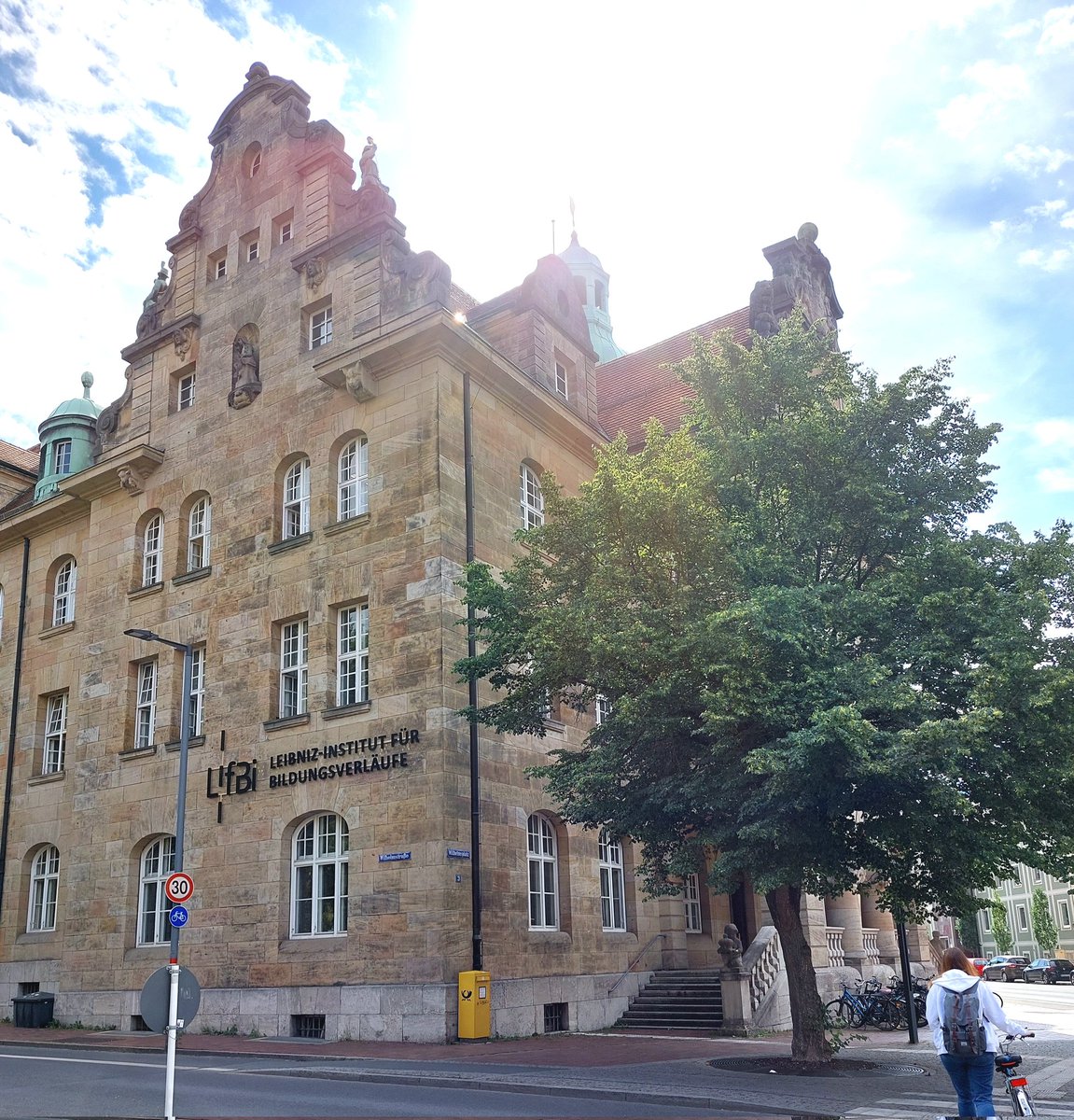 Daniel Kamhöfer (@danielkamhoefer) on Twitter photo Looking forward to two exciting workshop days at <a href="/LIfBi_Bamberg/">LIfBi - Leibniz-Institut für Bildungsverläufe</a> with (and organized by) the fantastic <a href="/CyganRehm/">Kamila Cygan-Rehm 🇵🇱 🇩🇪</a> and <a href="/mawestphal/">Matthias Westphal</a> with @BarbaraBoelmann, <a href="/Prateek_Bhan/">Prateek Bhan</a>, <a href="/KinneLavinia/">Lavinia Kinne</a> <a href="/AntonBarabasch/">Anton Barabasch</a> and many more😃 Looking forward to two exciting workshop days at <a href="/LIfBi_Bamberg/">LIfBi - Leibniz-Institut für Bildungsverläufe</a> with (and organized by) the fantastic <a href="/CyganRehm/">Kamila Cygan-Rehm 🇵🇱 🇩🇪</a> and <a href="/mawestphal/">Matthias Westphal</a> with @BarbaraBoelmann, <a href="/Prateek_Bhan/">Prateek Bhan</a>, <a href="/KinneLavinia/">Lavinia Kinne</a> <a href="/AntonBarabasch/">Anton Barabasch</a> and many more😃