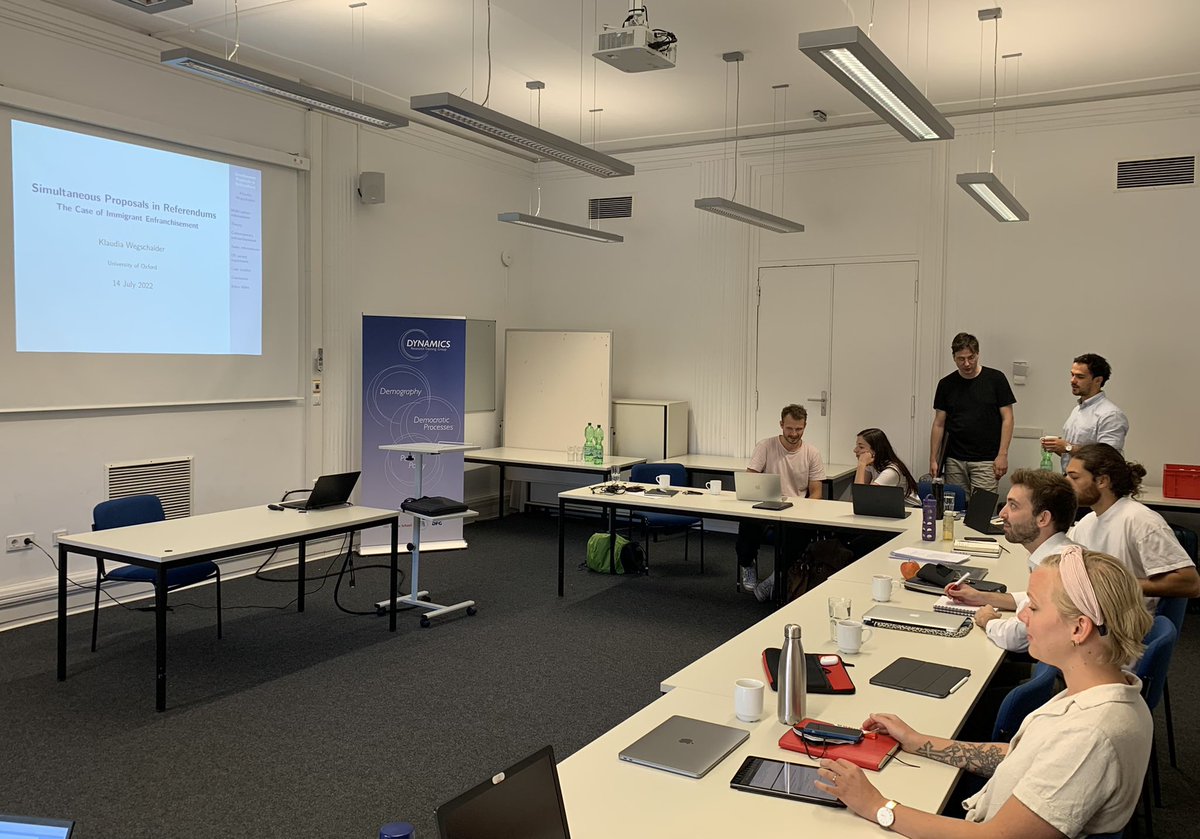 Great to bring together PhD students from @Politics_Oxford and Berlin @DYNAMICS_PhD for a workshop to discuss work on political behavior and comparative political economy. Special thanks to @lstoetze @DanBischof and @SophiaHunger for serving as discussants.