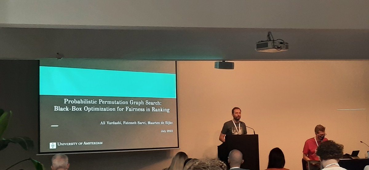 <a href="/AliVardasbi/">AliV</a> presented his work on fairness in ranking. Read the full paper here: dl.acm.org/doi/10.1145/34… <a href="/SIGIRConf/">SIGIR 2025</a> #sigir2022